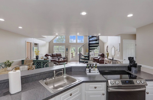 Cypress Landing: Riverfront w/Private Dock and Beach