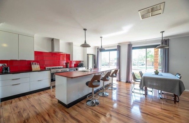 Cyril Towers - Family Retreat, Pets Allowed