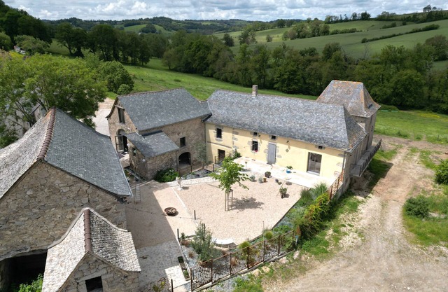 Détente et Saveurs Locales : Chambre et Table D'hôte Dans une Ferme Aveyronnaise