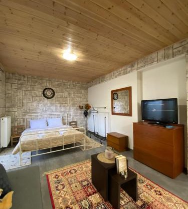 D&M LIVING STUDIO Patra
