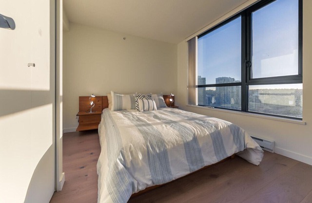 D11 - Un dormitorio amueblado con buen gusto en Yaletown