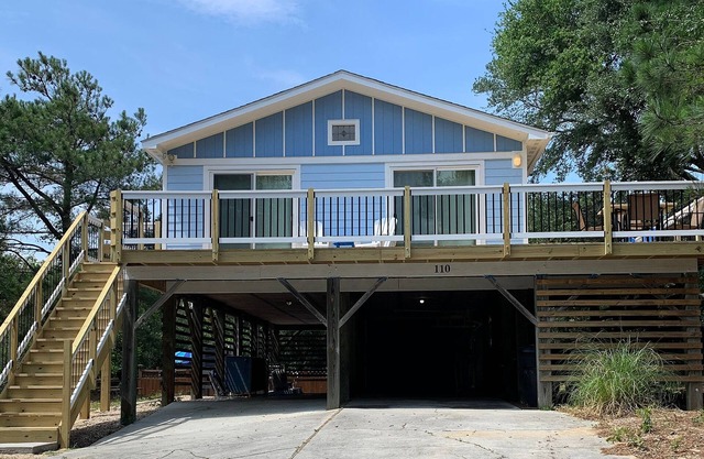 D110- Large Private Saltwater Pool, 3 Bedrooms and Only 600 Yards to Beach!!