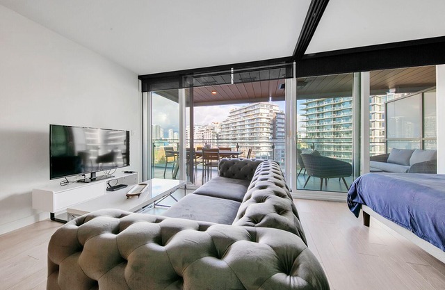 D52 - Brand new, two bedroom apartment at Avenue One