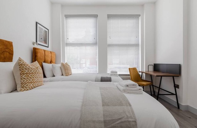 Dainty 2BD Flat in Greater London