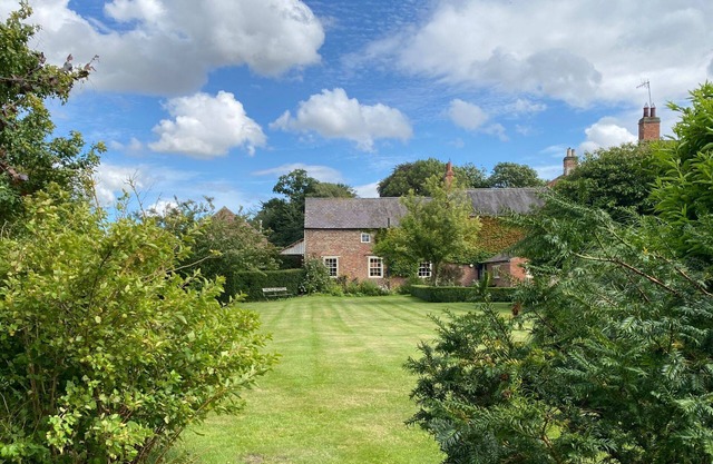 Dairy Cottage - sleeping 4 guests in 2 bedrooms