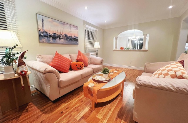 Daisy house: 3BR/2.5BATH House - Central Erin Mills - UTM&Airport&Square one