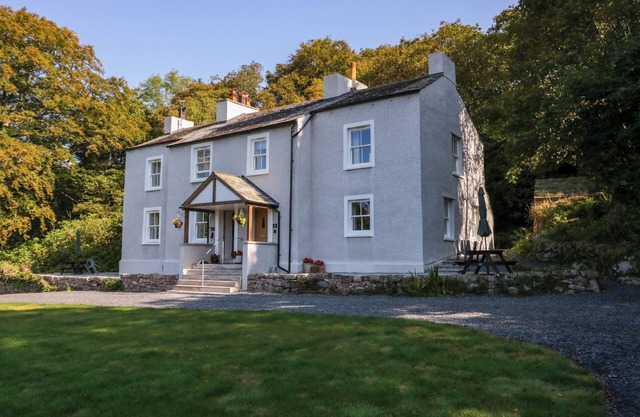 DALEGARTH HALL FARM COTTAGE 1, pet friendly in Gosforth