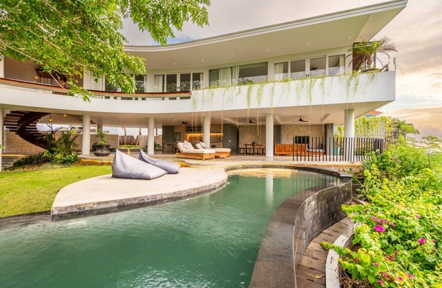Damai Villa: Four Bedrooms, Private Pool, Incredible Sunset View