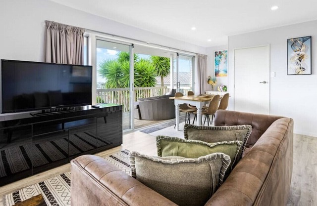 Perfect in the Bays | 2 Bedroom | WiFi | Netflix