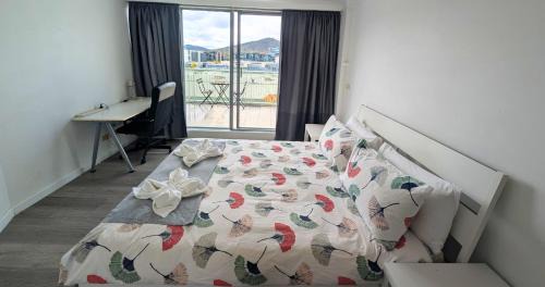 Dana-Cozy Private Room in Shared Central Apt-Rm 2