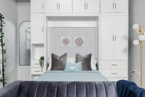 Dana's Perch - Modern Studio Apartment 1