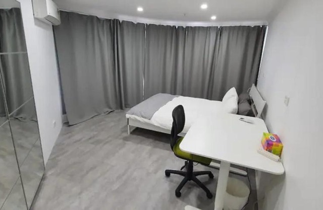 Dana-Spacious Private Room in Shared 2-Bedroom Apartment-2