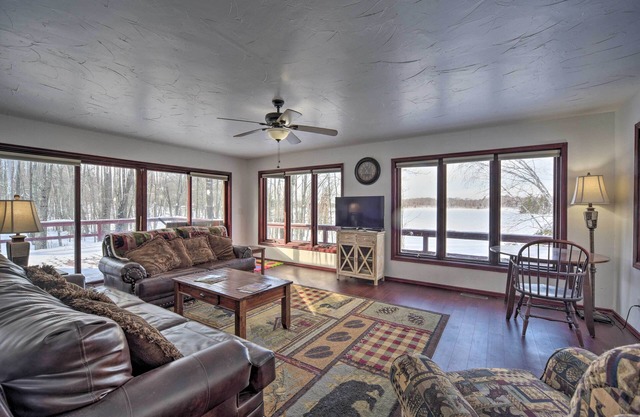 Danbury Cabin w/ Wraparound Porch on Lang Lake!
