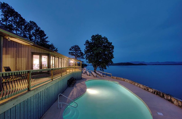 Dandridge - The Lake House - 10 Bedrooms - Sleeps 32