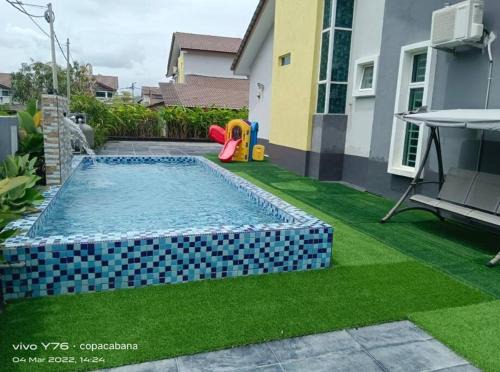Daniah Homestay Melaka with Pool