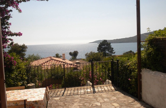 Dans Résidence Arborée, 100m des Plages , Villa Mitoyenne vue mer