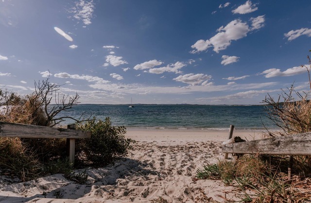 Dante's Haven - Hop, Skip and a Jump to beach. Mid Week Stay Special now on.