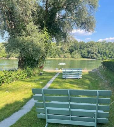 Danube Lupa Island holiday home-close to Budapest