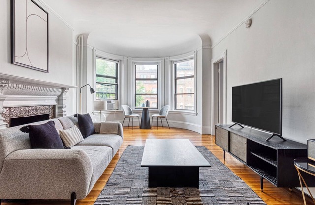 Dapper Back Bay 1BR, Steps from Newbury St. and Esplanade by Blueground