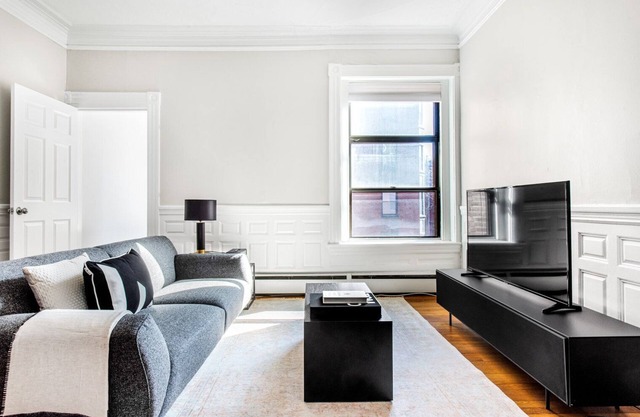 Dapper Back Bay 2BR, Steps from Newbury St. and Esplanade by Blueground