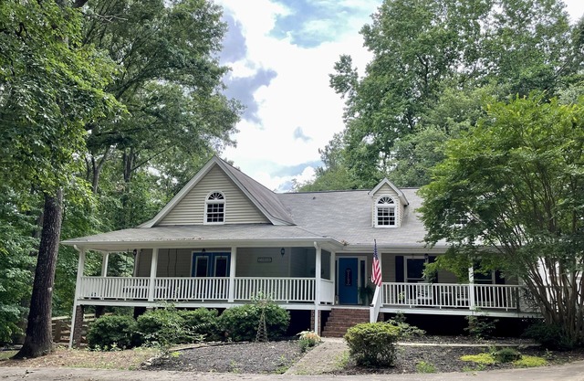 Lake Community private apartment in Newnan - Sleeps 6!