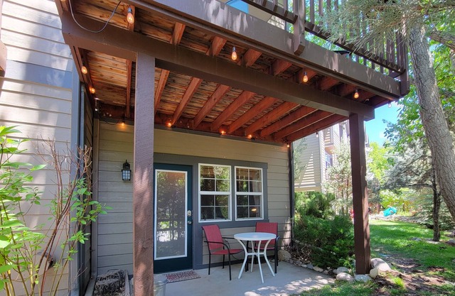 Darling Condo Overlooking River, Private Entrance