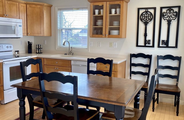 Darling house near outdoor adventures-newly remodeled