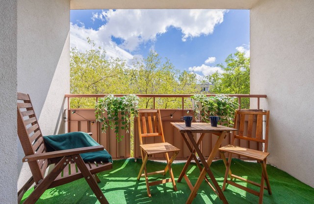 Darwina Apartment 2 Balconies by Renters