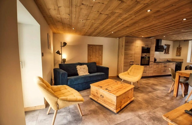 Das Hotel liegt im Herzen des Dorfes Morillon