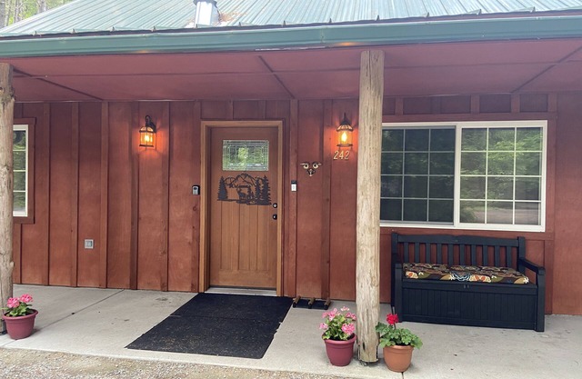 Das Waldhaus: Tranquil Forest Retreat | Hot Tub | Dog-friendly