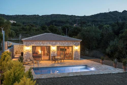 David's Villas - Private Pool & Scenic Surroundings