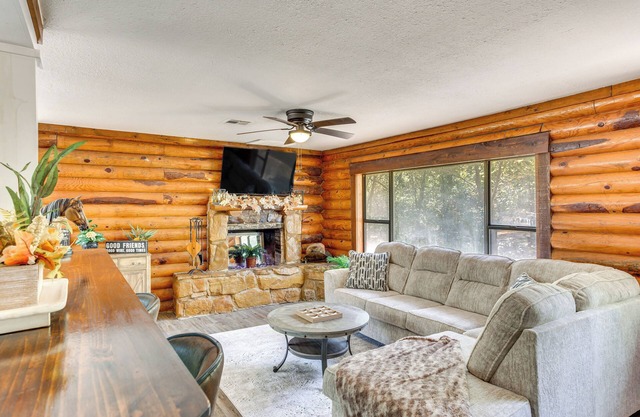 Davis Cabin w/ Fire Pit: Close to Turner Falls!