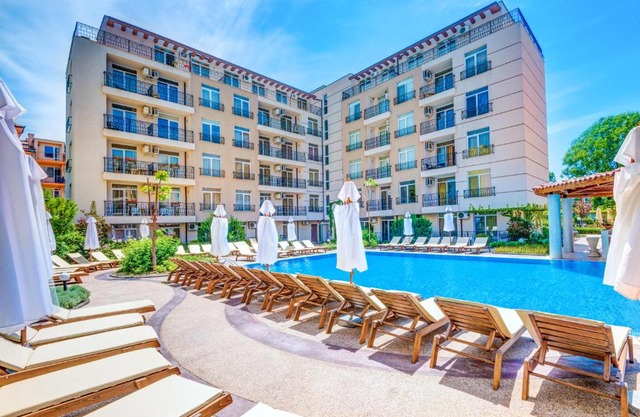 Dawn Park Complex