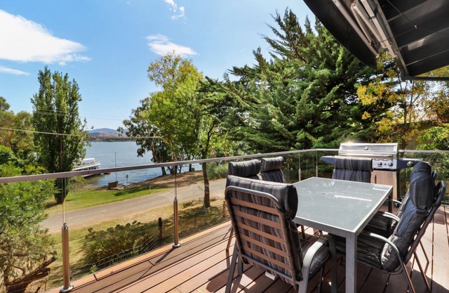Dawn Retreat - Lake Views in Bonnie Doon