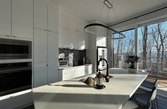 DAX HOUSE: Modern luxury escape in Mont-Tremblant