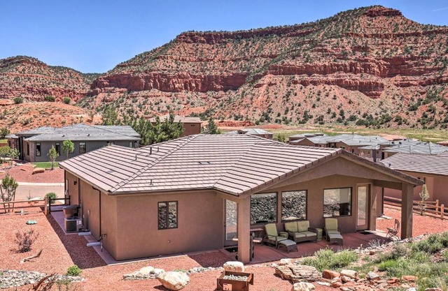 Day Trip to Zion Home with Fire Pit and Pool Access