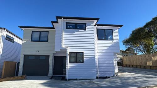 Daylight Dwell & Delight near Auckland Airport