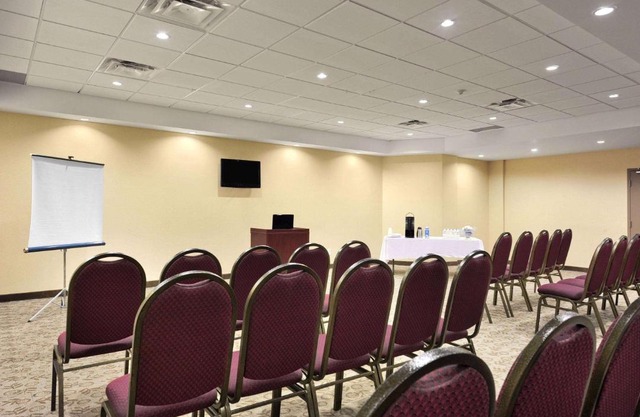 Days Inn by Wyndham Brampton
