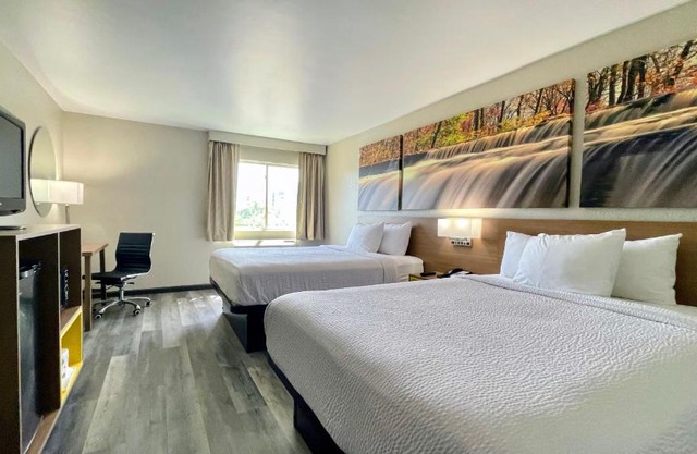 Days Inn by Wyndham Columbus IN