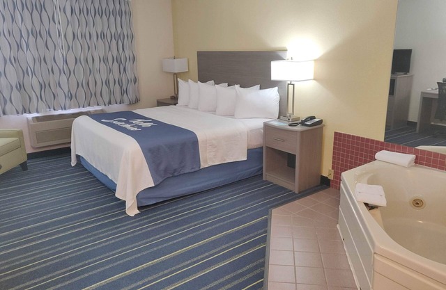 Days Inn by Wyndham Hinckley