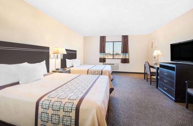 Days Inn by Wyndham Hobbs