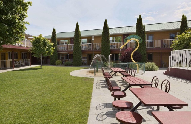 Days Inn & Conference Centre by Wyndham Penticton