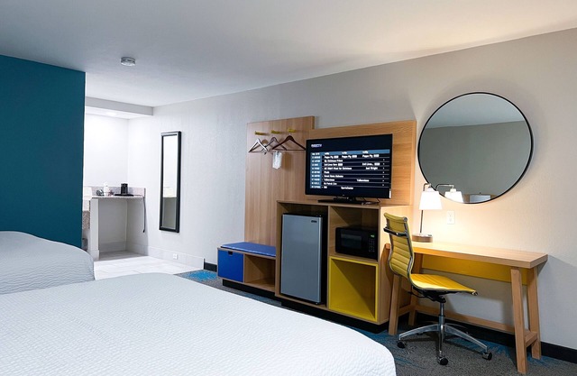 Days Inn & Suites by Wyndham Santa Rosa