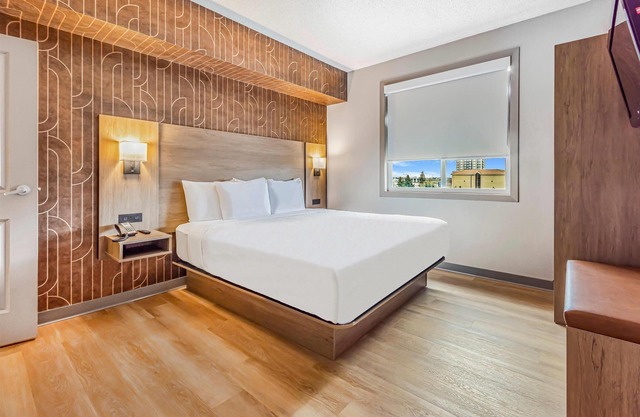 Days Inn & Suites by Wyndham West Edmonton