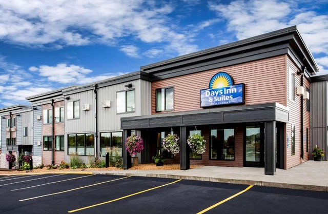 Days Inn & Suites by Wyndham Duluth by the Mall