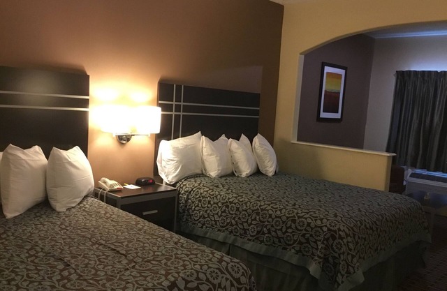 Days Inn & Suites by Wyndham Houston North/Spring