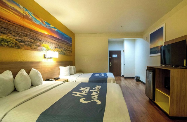 Days Inn & Suites by Wyndham Houston North/Aldine