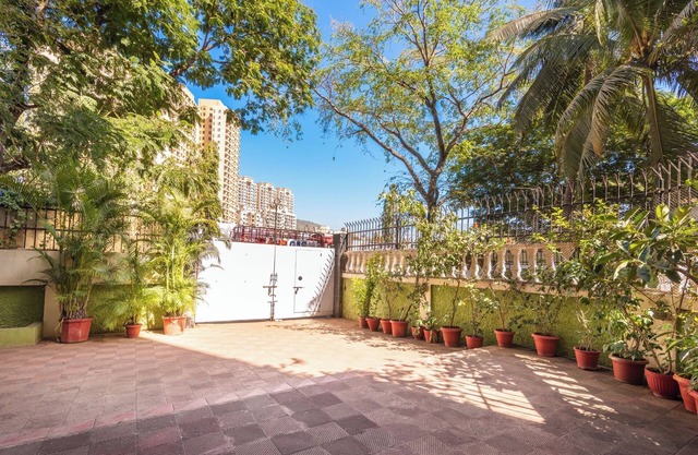 Dazzling 4 BHK bunglow near Film City Goregaon