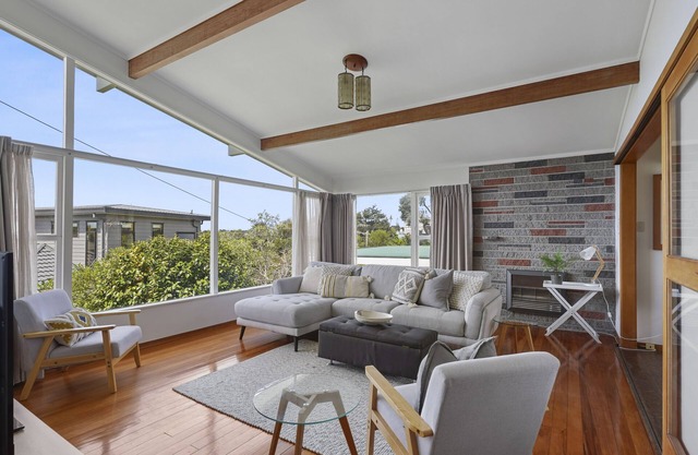 Dazzling Mairangi Bay Retreat Sea Views