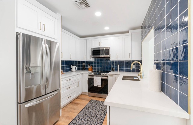Dazzling New Full Remodel! Heated Pool, 4 miles to Downtown Delray and the beach